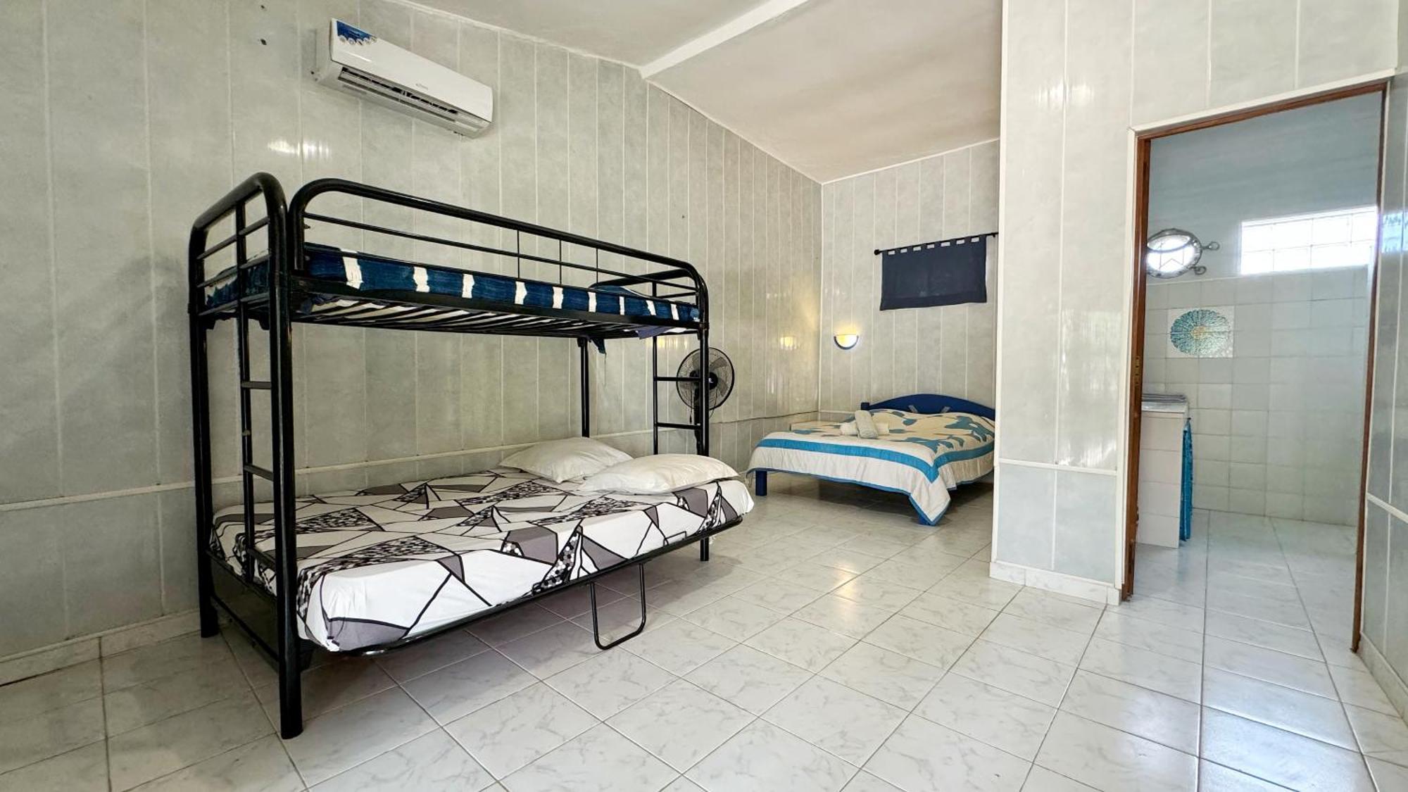 Готель Kayzen House Ngaparou Номер фото